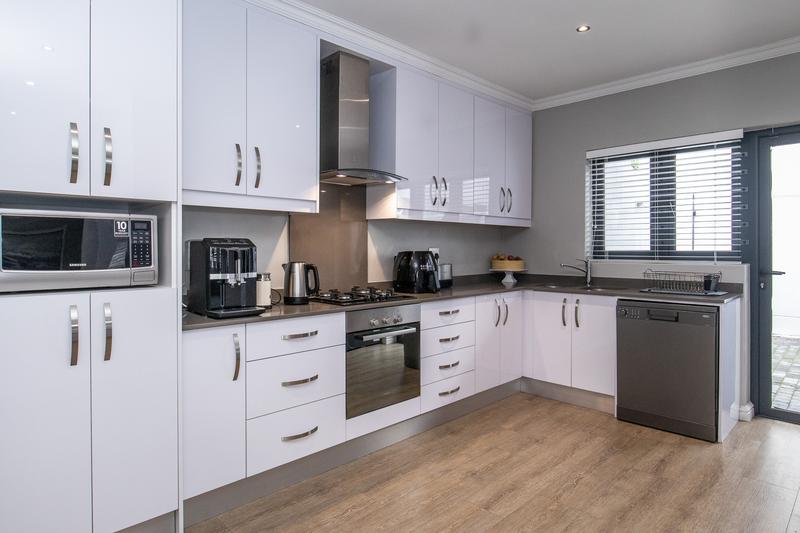 5 Bedroom Property for Sale in Constantia Western Cape